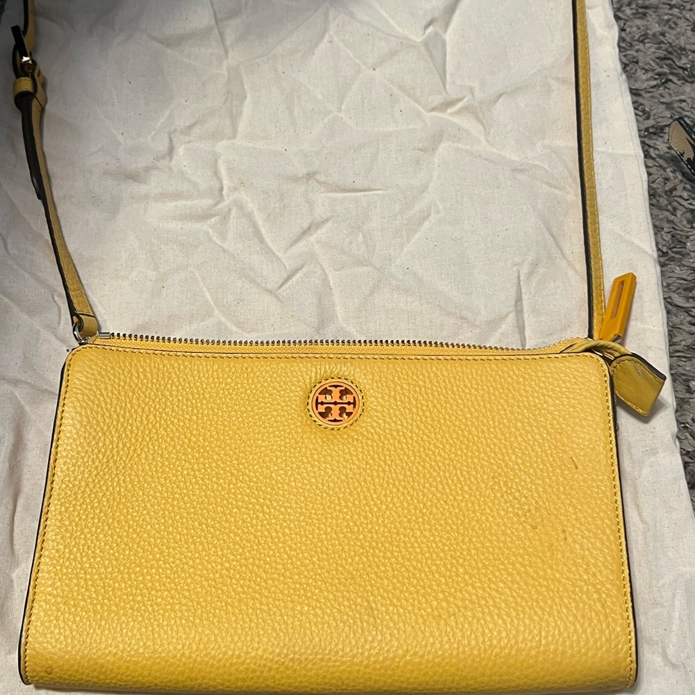 Tory Burch crossbody. Like new.